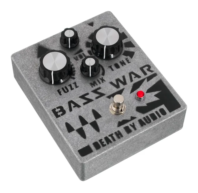 Death by Audio Bass War - Fuzz, vue 3